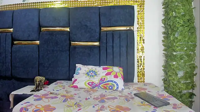 Snapshot of skaysanchez1 chatting on 10.14.25 skaysanchez1 online show from 10.14.25