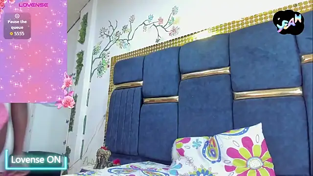 Snapshot of skaysanchez1 chatting on 10.21.25 skaysanchez1 online show from 10.21.25