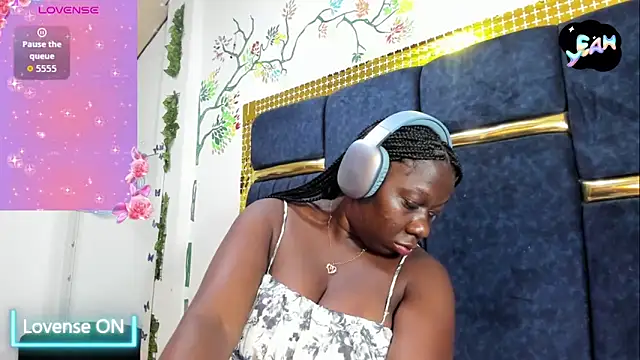 Snapshot of skaysanchez1 chatting on 10.26.25 skaysanchez1 online show from 10.26.25