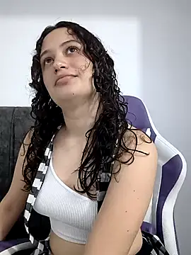 Snapshot of alana_2024 chatting on 11.04.25 alana 2024 online show from 11.04.25