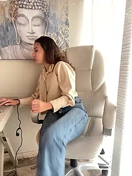 im lorein online show from 02.21.25