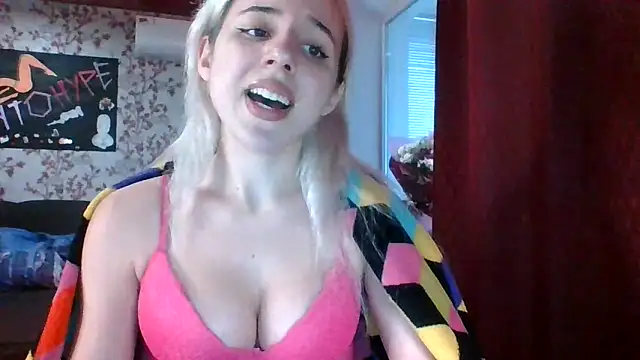 Snapshot of Puregirlaa chatting on 12.25.24 Puregirlaa online show from 12.25.24