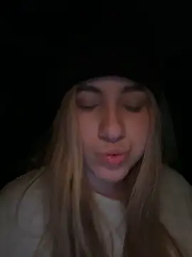 Snapshot of ARITOO_ chatting on 12.13.24 ARITOO online show from 12.13.24