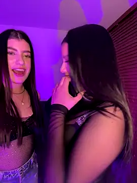 Snapshot of ARITOO_ chatting on 10.02.25 ARITOO online show from 10.02.25