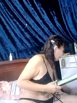 sthefania1710 online show from 12.15.24