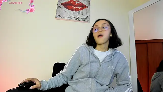 its  angelica  online show from 12.11.24
