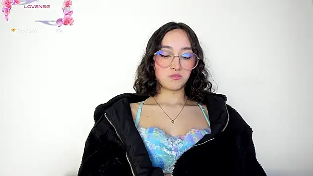 its  angelica  online show from 01.05.25