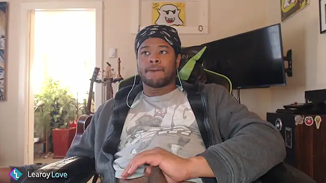 Snapshot of Learoy_Love chatting on 01.17.25 Learoy Love online show from 01.17.25