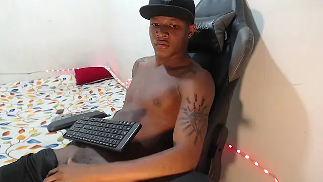 Snapshot of Alid_17 chatting on 12.11.24 Alid 17 online show from 12.11.24