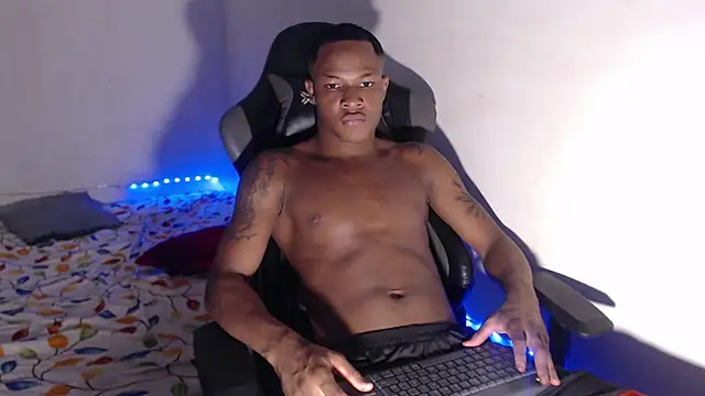 Snapshot of Alid_17 chatting on 12.12.24 Alid 17 online show from 12.12.24