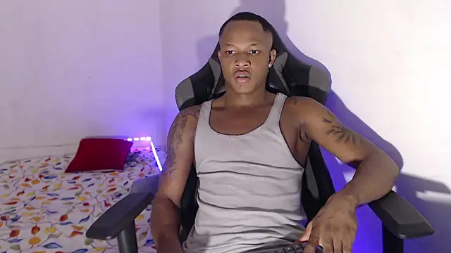 Snapshot of Alid_17 chatting on 12.13.24 Alid 17 online show from 12.13.24