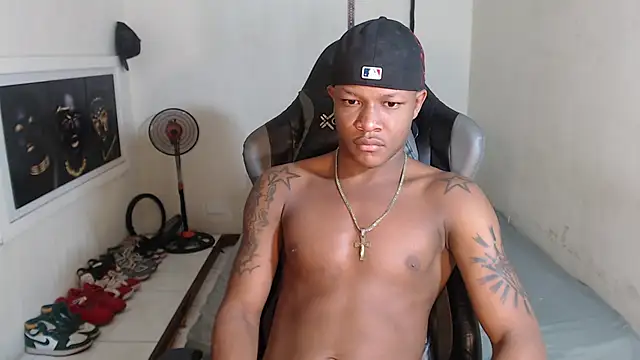 Snapshot of Alid_17 chatting on 12.22.24 Alid 17 online show from 12.22.24