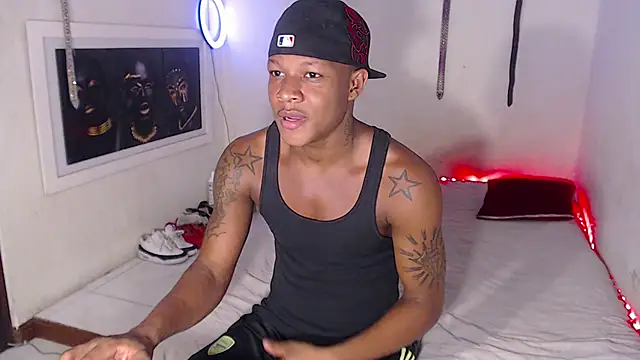 Snapshot of Alid_17 chatting on 12.27.24 Alid 17 online show from 12.27.24