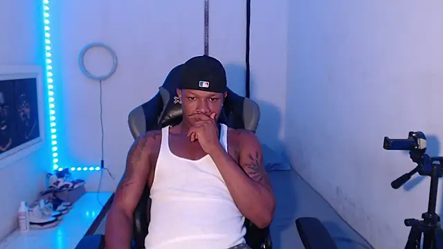 Snapshot of Alid_17 chatting on 01.04.25 Alid 17 online show from 01.04.25