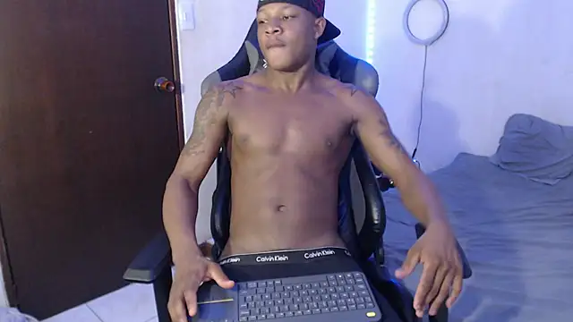 Snapshot of Alid_17 chatting on 01.15.25 Alid 17 online show from 01.15.25