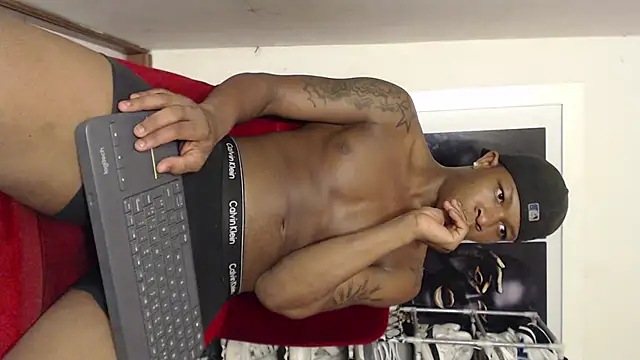 Snapshot of Alid_17 chatting on 02.10.25 Alid 17 online show from 02.10.25