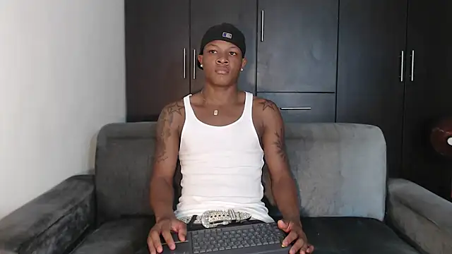 Snapshot of Alid_17 chatting on 02.28.25 Alid 17 online show from 02.28.25