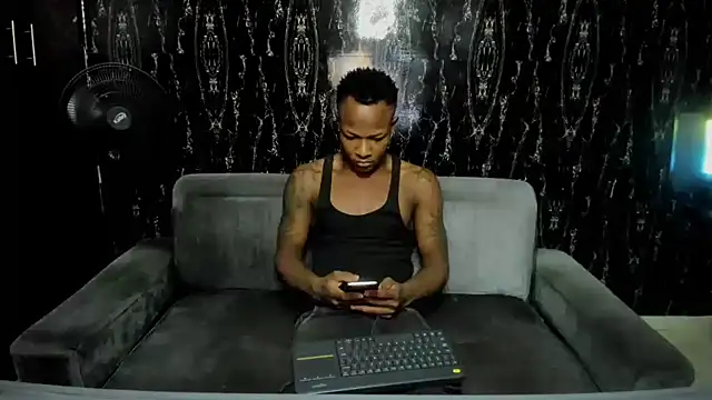 Snapshot of Alid_17 chatting on 10.18.25 Alid 17 online show from 10.18.25