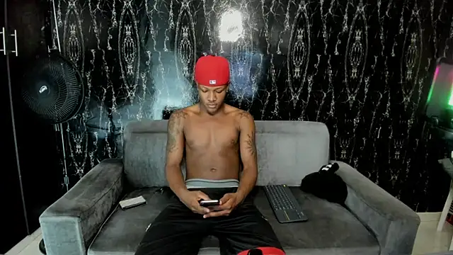 Snapshot of Alid_17 chatting on 10.18.25 Alid 17 online show from 10.18.25