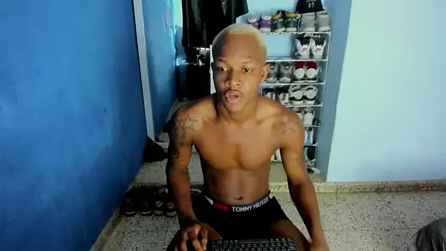 Snapshot of Alid_17 chatting on 10.30.25 Alid 17 online show from 10.30.25