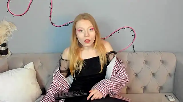 Esme Runn online show from 02.03.25