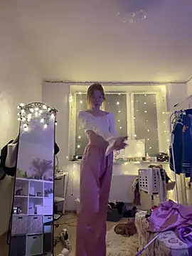 Esme Runn online show from 02.26.25