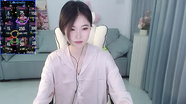 Snapshot of YiJin-a chatting on 12.24.24 YiJin-a online show from 12.24.24