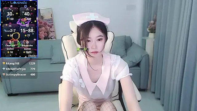 Snapshot of YiJin-a chatting on 12.30.24 YiJin-a online show from 12.30.24