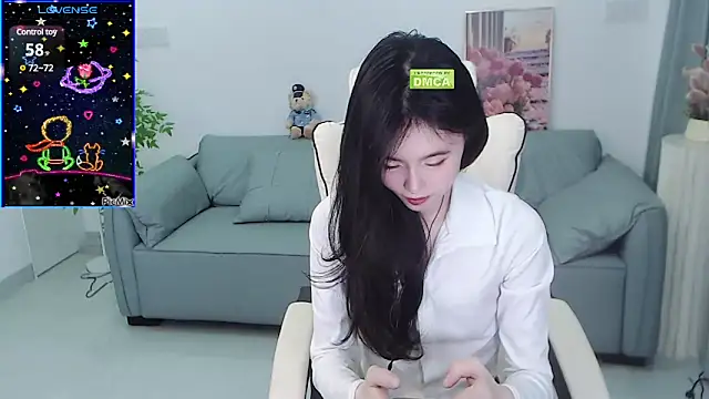 Snapshot of YiJin-a chatting on 02.15.25 YiJin-a online show from 02.15.25