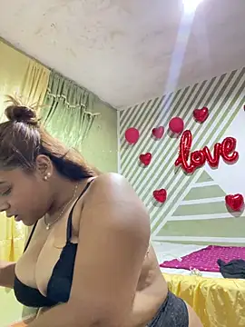 Evabigass online show from 10.29.25