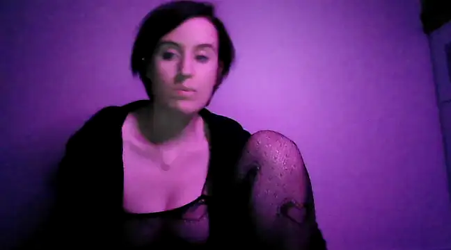 Snapshot of lindsay_33off chatting on 12.18.24 lindsay 33off online show from 12.18.24