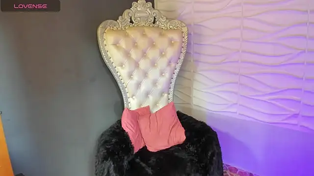 Layla 707 online show from 04.15.26