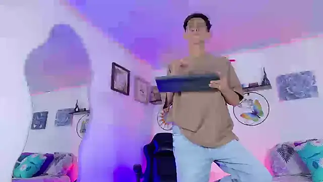 Snapshot of Noah_tyler_ chatting on 10.02.25 Noah tyler  online show from 10.02.25