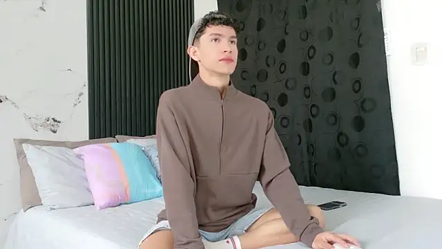 Noah tyler  online show from 02.04.26