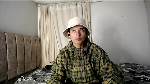 Snapshot of Yellowpokemon23 chatting on 11.12.25 Yellowpokemon23 online show from 11.12.25