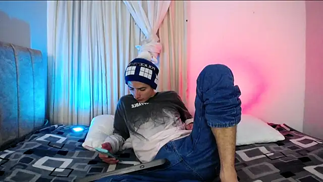 Snapshot of Yellowpokemon23 chatting on 04.06.26 Yellowpokemon23 online show from 04.06.26