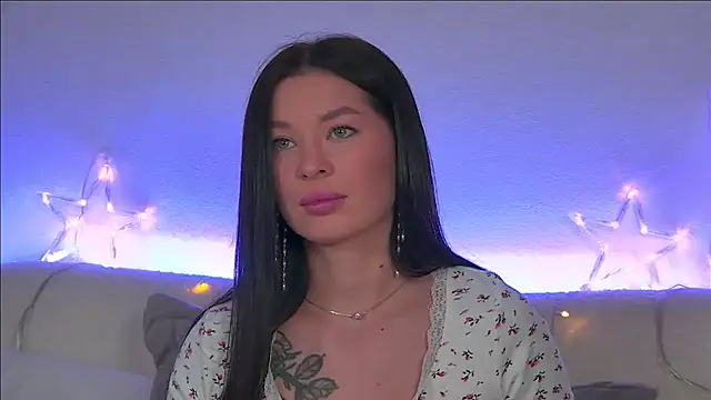 AlexandraBloom online show from 01.05.25