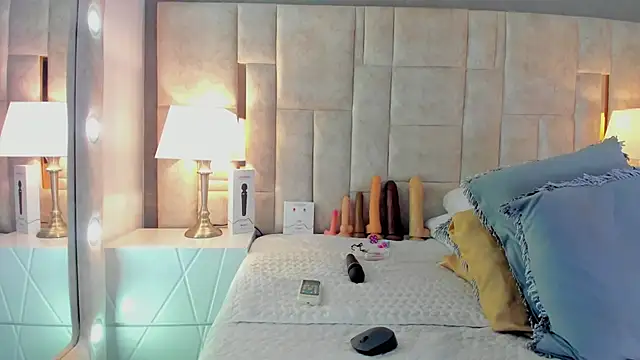 Snapshot of GaleHodge chatting on 01.28.25 GaleHodge online show from 01.28.25