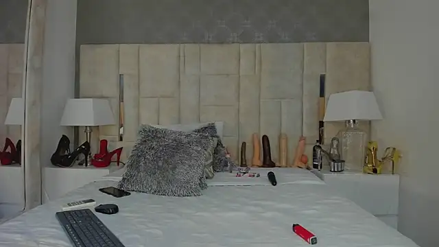 Snapshot of GaleHodge chatting on 03.12.25 GaleHodge online show from 03.12.25