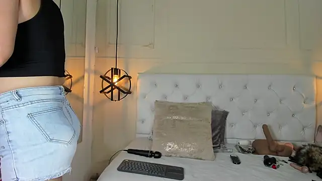 Slut Milf  online show from 01.06.25