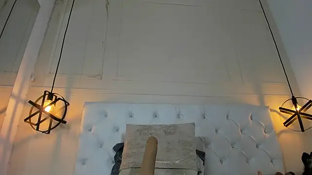 Slut Milf  online show from 02.04.25