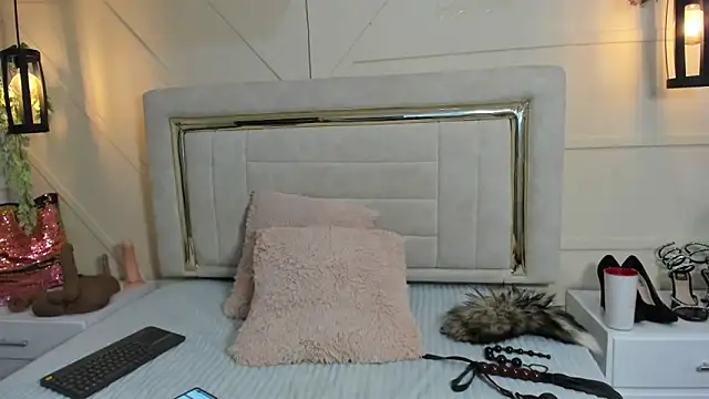 Slut Milf  online show from 02.05.25