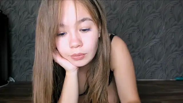 Snapshot of Sara_Kox chatting on 10.02.25 Sara Kox online show from 10.02.25