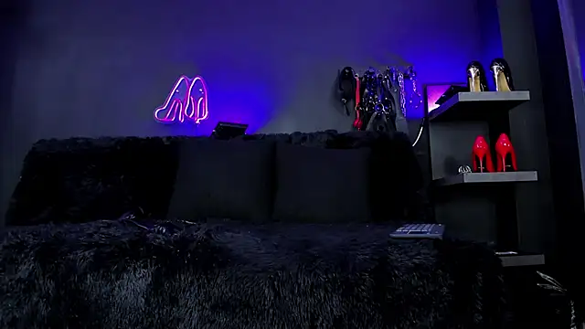 DelaneyStone online show from 11.04.25