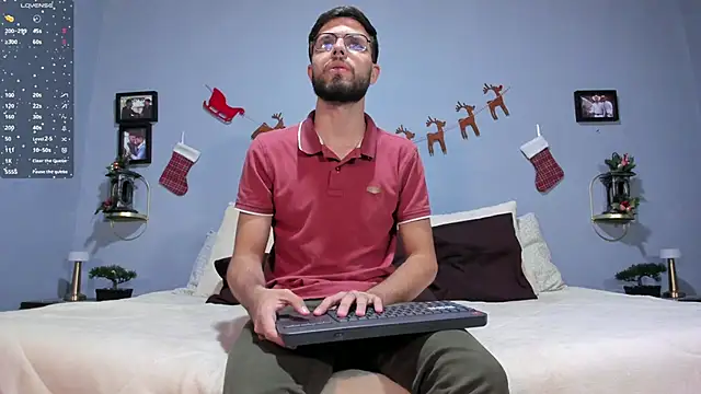 Snapshot of ETHAN_ADAM chatting on 12.21.24 ETHAN ADAM online show from 12.21.24