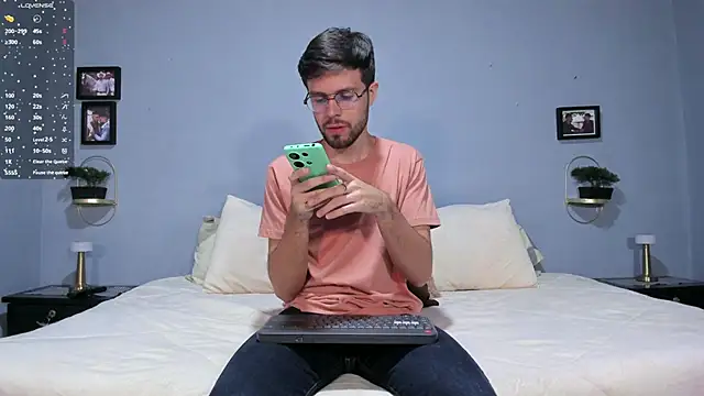 Snapshot of ETHAN_ADAM chatting on 01.04.25 ETHAN ADAM online show from 01.04.25