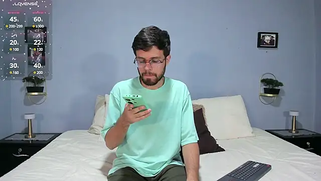 Snapshot of ETHAN_ADAM chatting on 01.21.25 ETHAN ADAM online show from 01.21.25