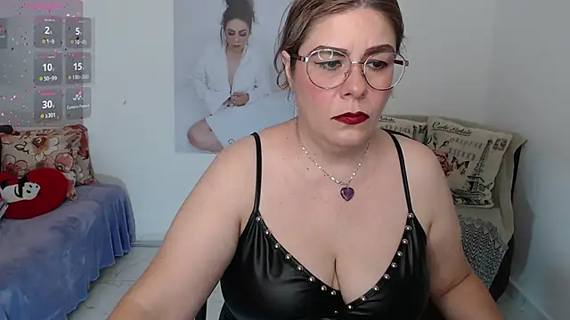 Snapshot of Serenay_ chatting on 12.02.24 Serenay online show from 12.02.24