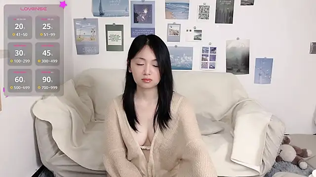Snapshot of LiLiYbaby chatting on 01.03.25 LiLiYbaby online show from 01.03.25