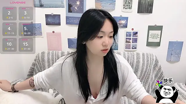 Snapshot of LiLiYbaby chatting on 11.17.25 LiLiYbaby online show from 11.17.25